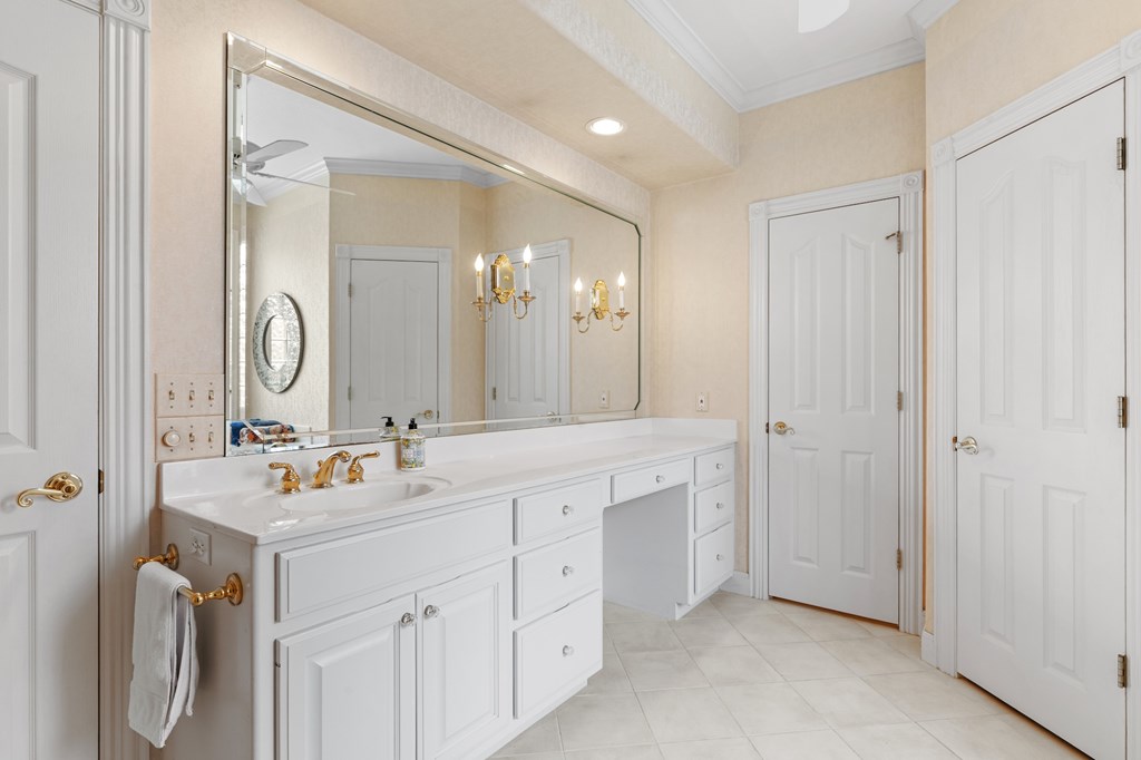 2208 Amberstone