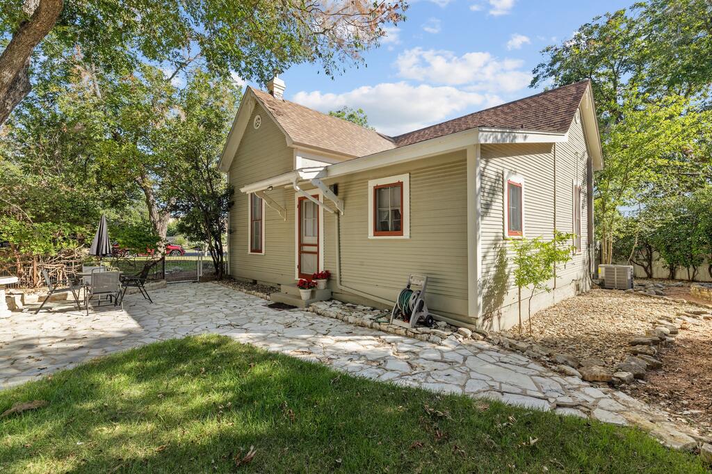 104 N Cherry St