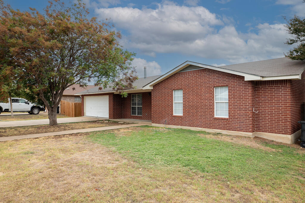 703 Dawn Lane