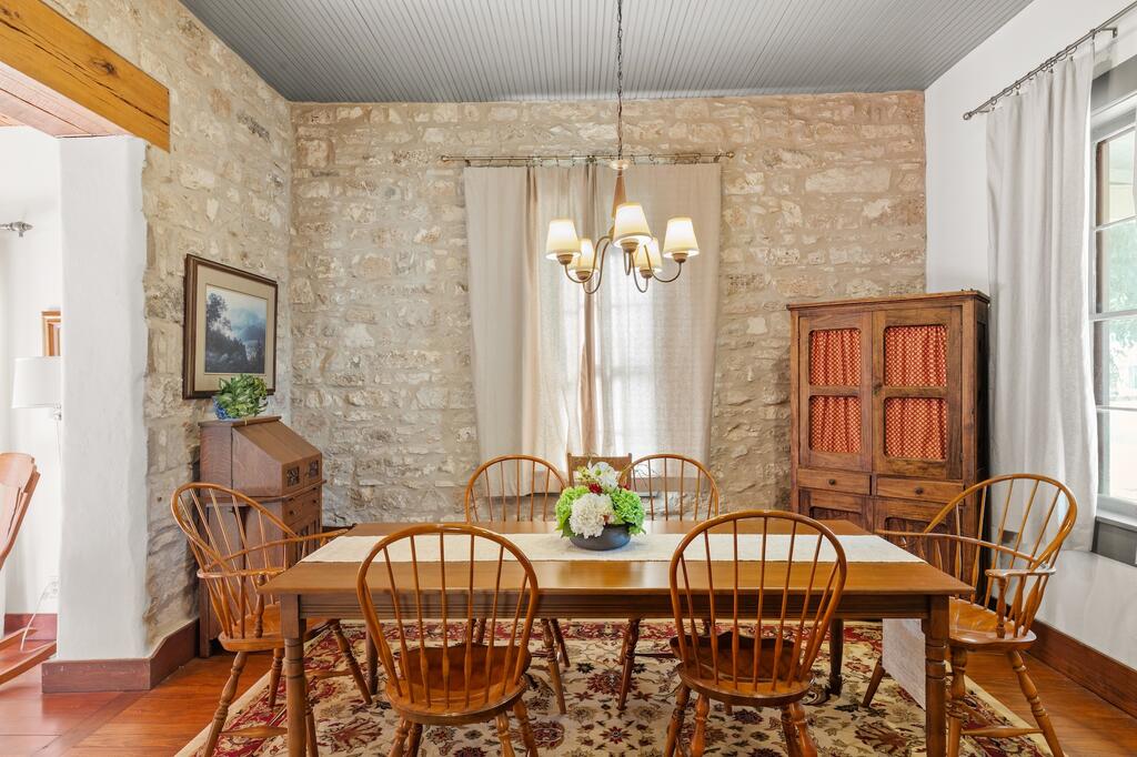 504 W Austin St