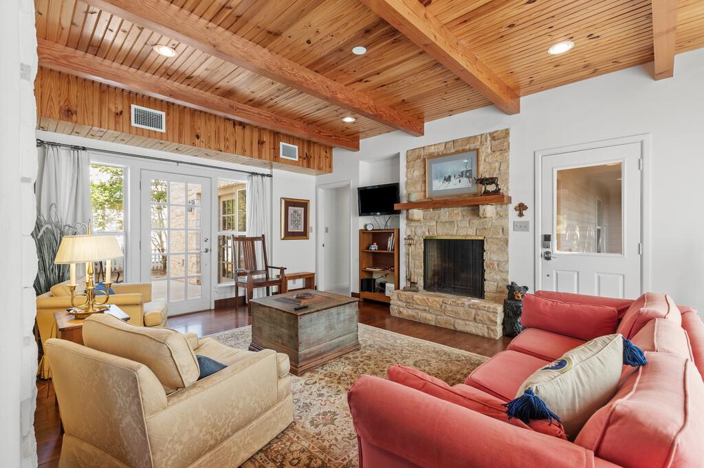 504 W Austin St