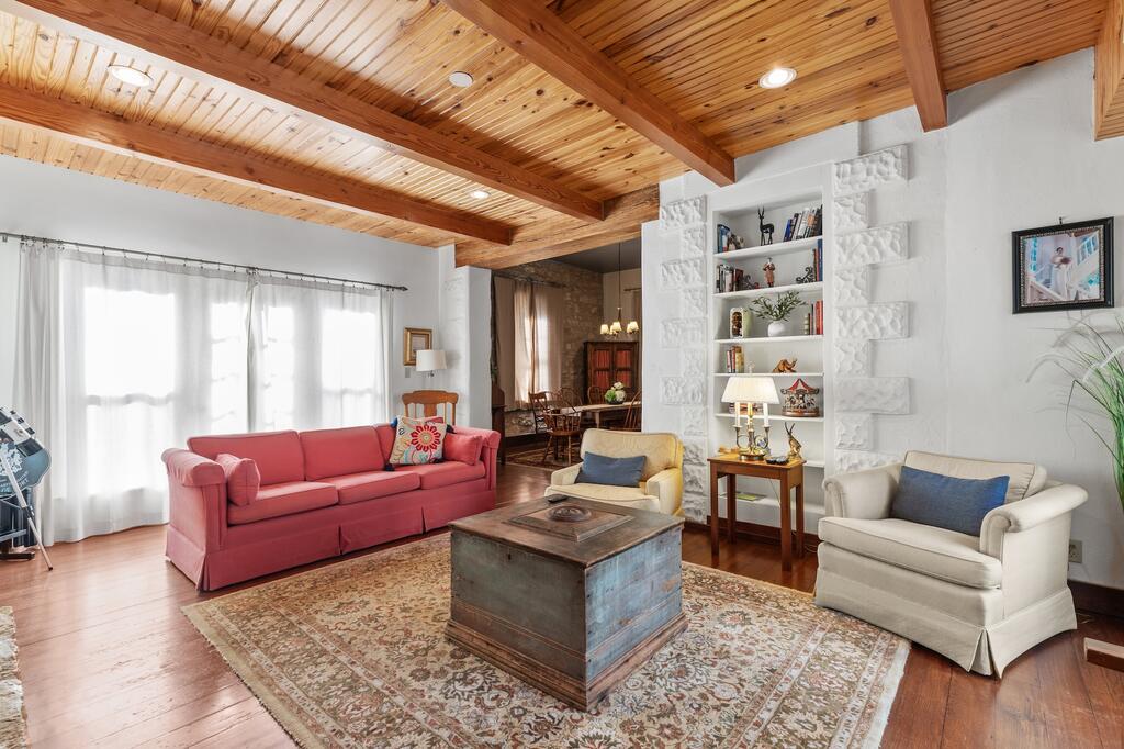 504 W Austin St