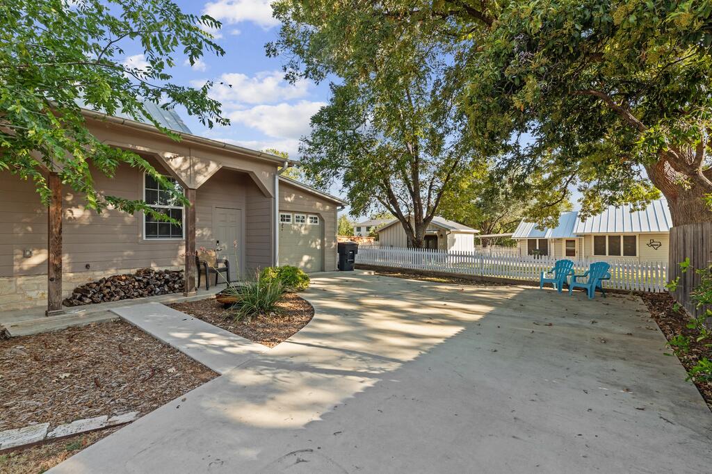 504 W Austin St