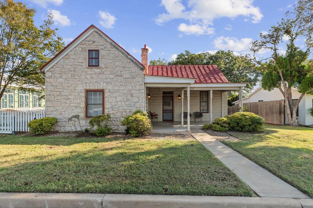504 W Austin St