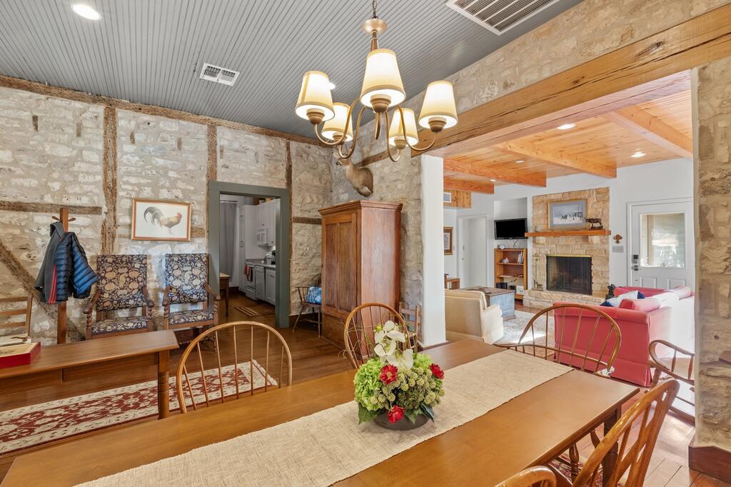 504 W Austin St