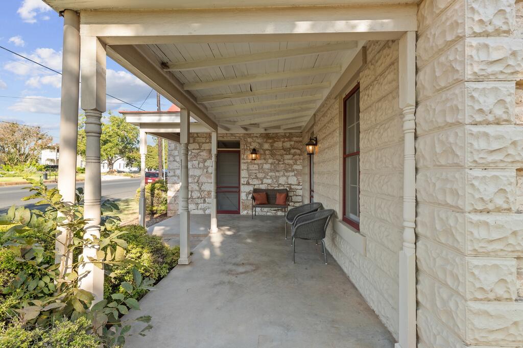 504 W Austin St