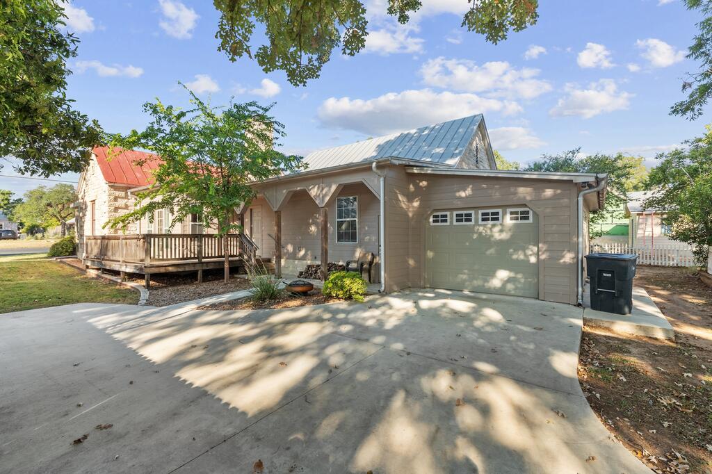 504 W Austin St