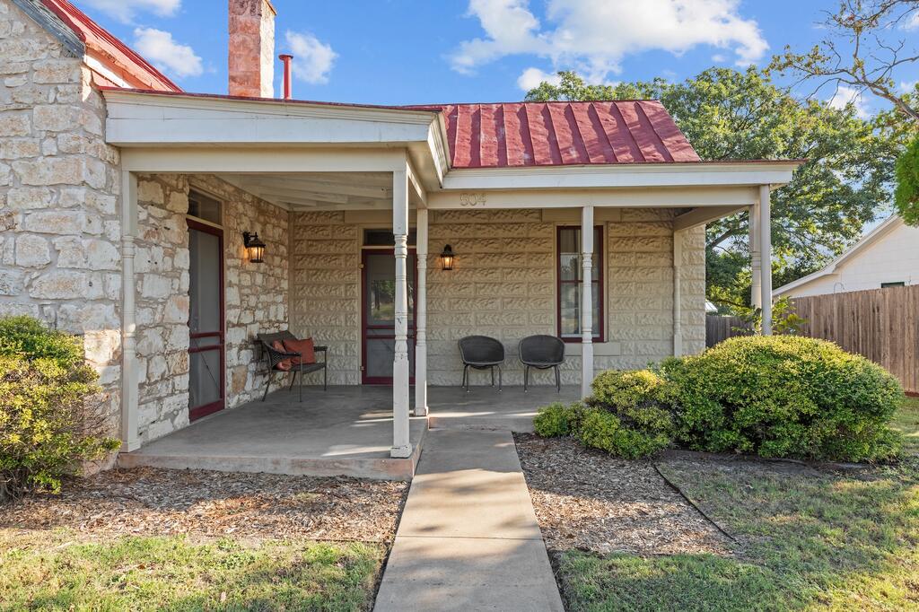 504 W Austin St