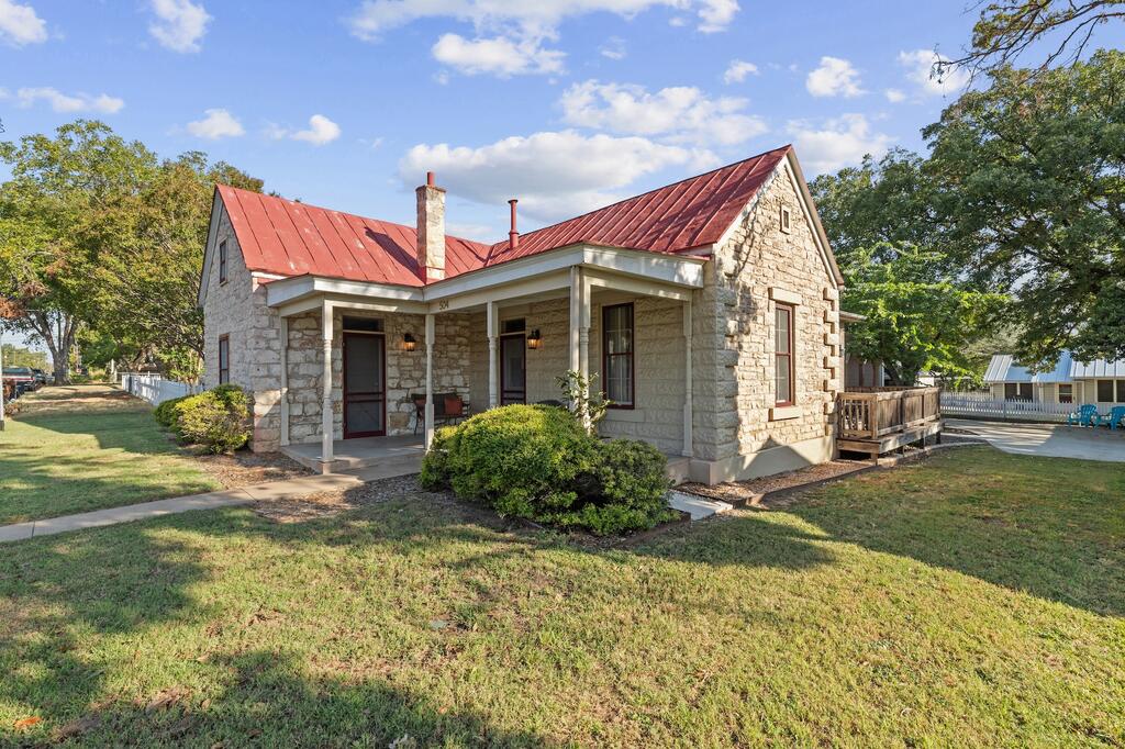 504 W Austin St