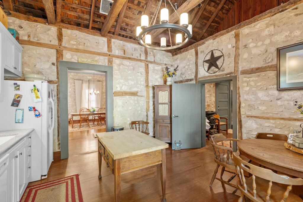 504 W Austin St