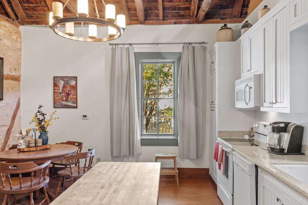 504 W Austin St