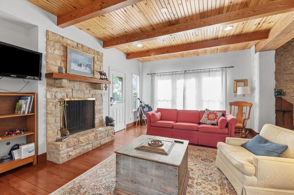 504 W Austin St