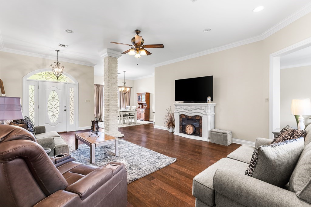 1107 Running Buck Lane