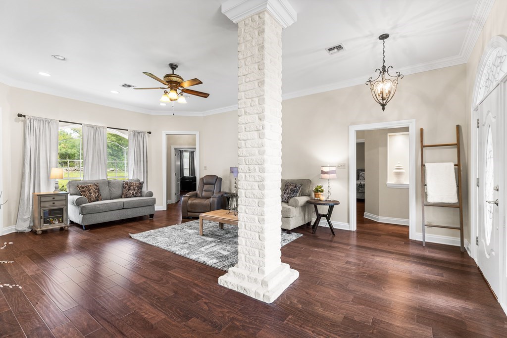 1107 Running Buck Lane