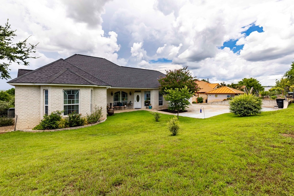 1107 Running Buck Lane