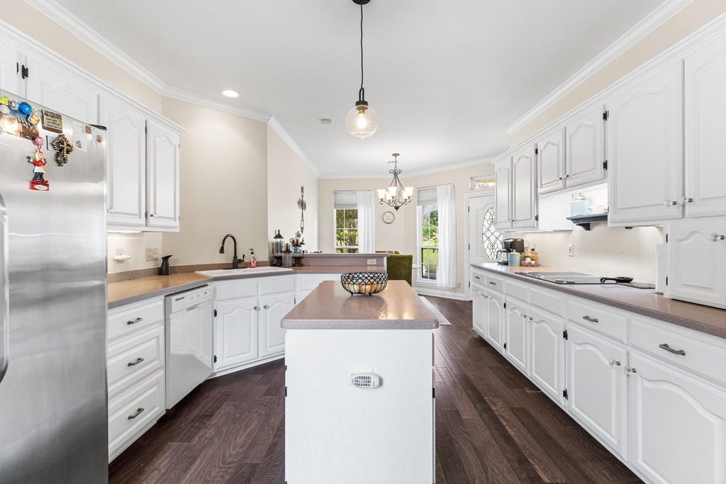 1107 Running Buck Lane