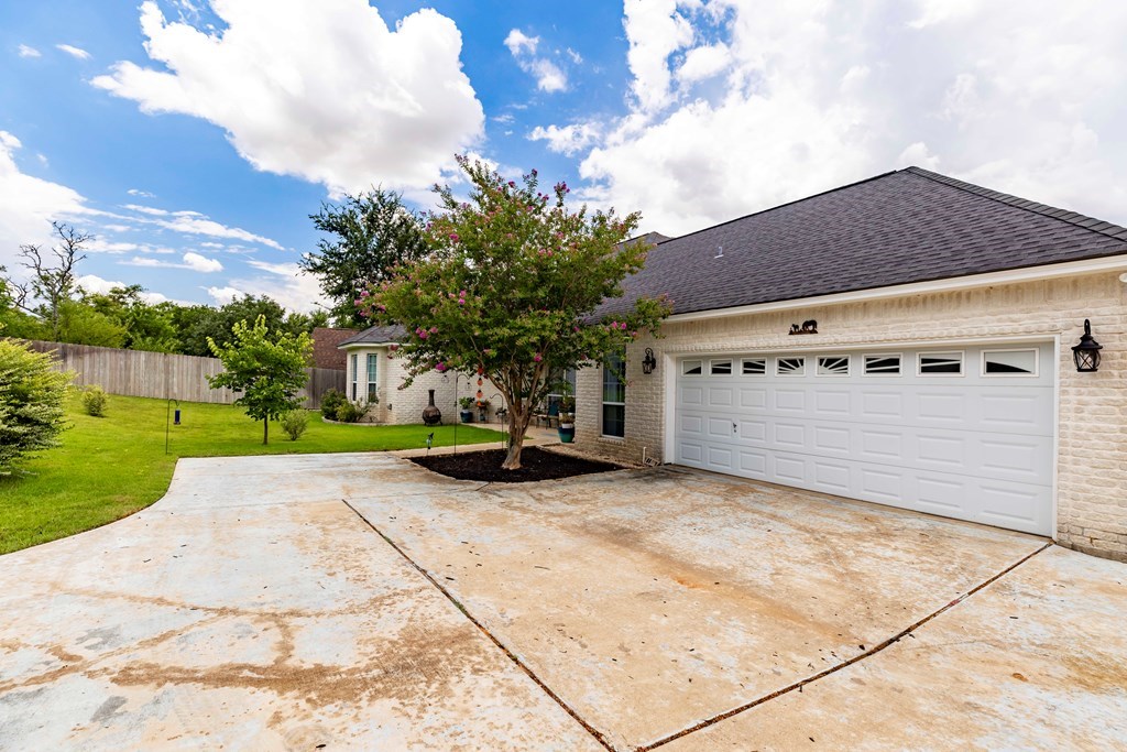 1107 Running Buck Lane