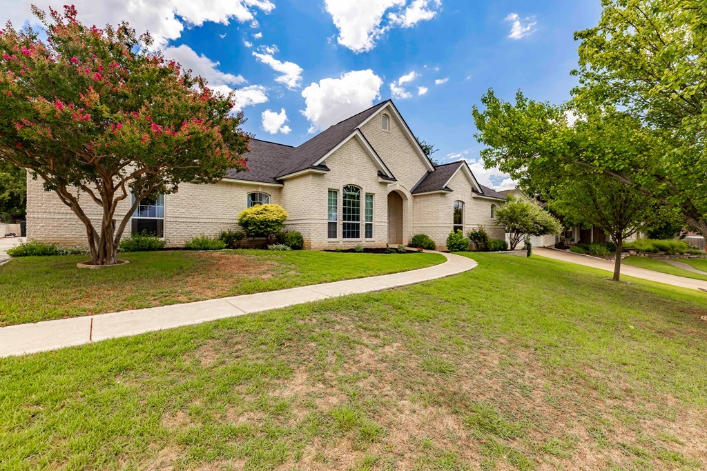 1107 Running Buck Lane
