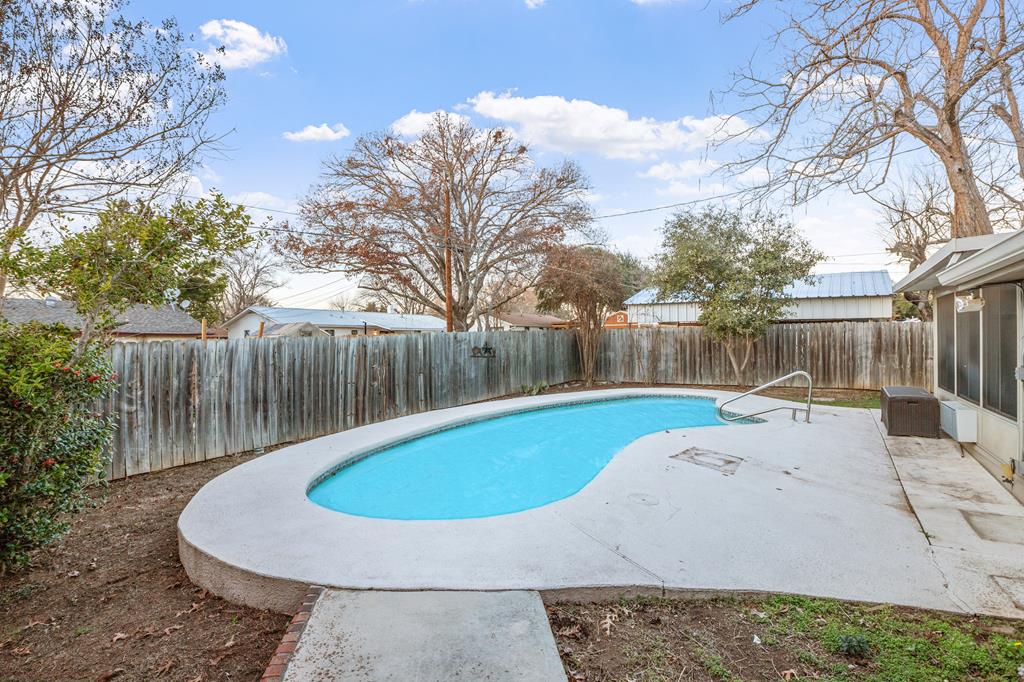 610 N Bowie