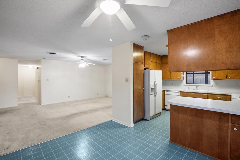 610 N Bowie