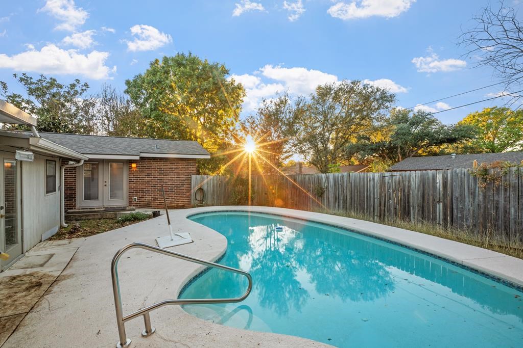 610 N Bowie