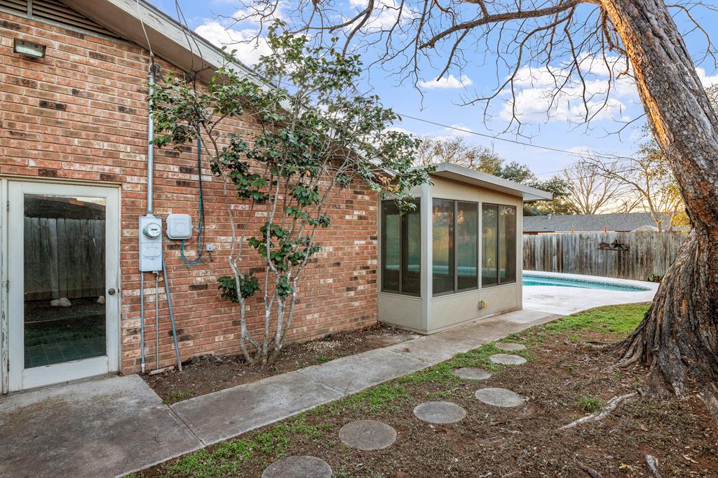 610 N Bowie