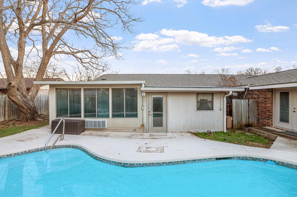 610 N Bowie