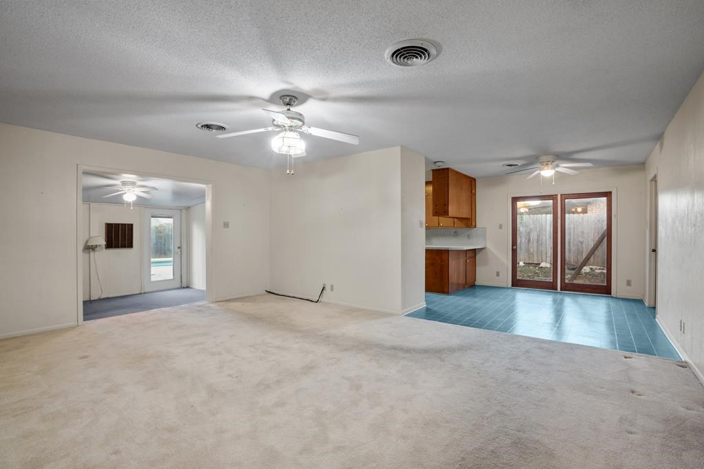 610 N Bowie