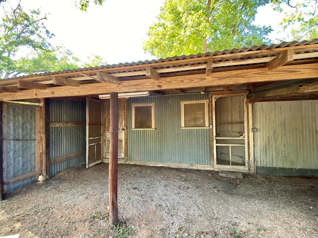 709 W Schubert St