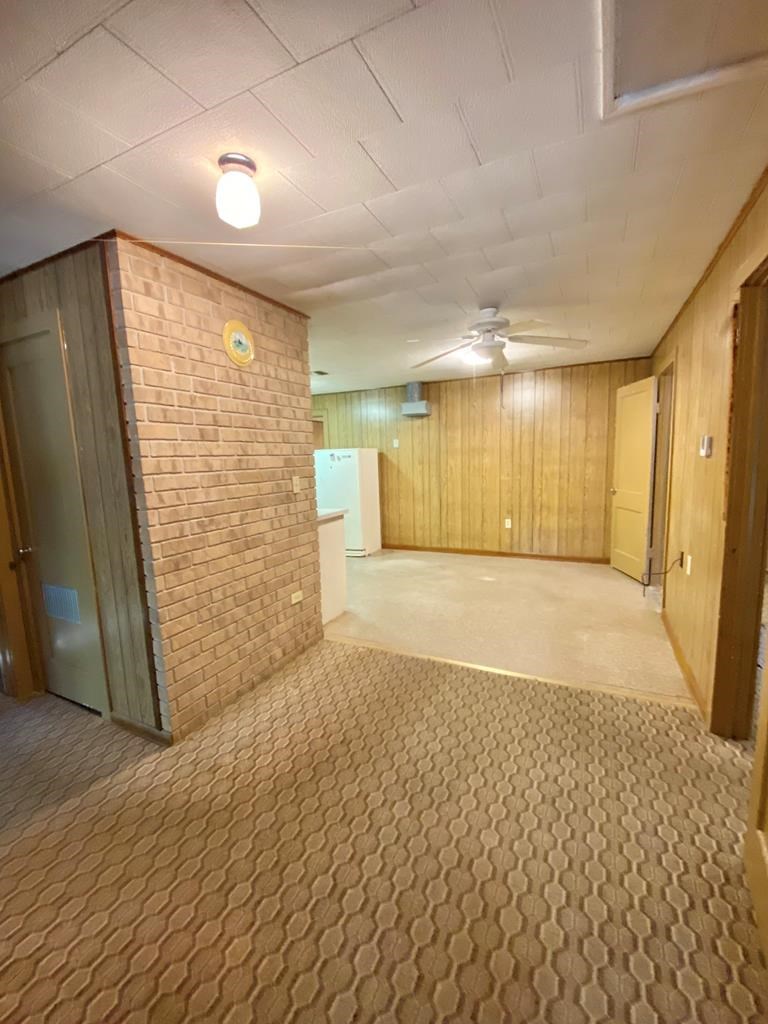 709 W Schubert St