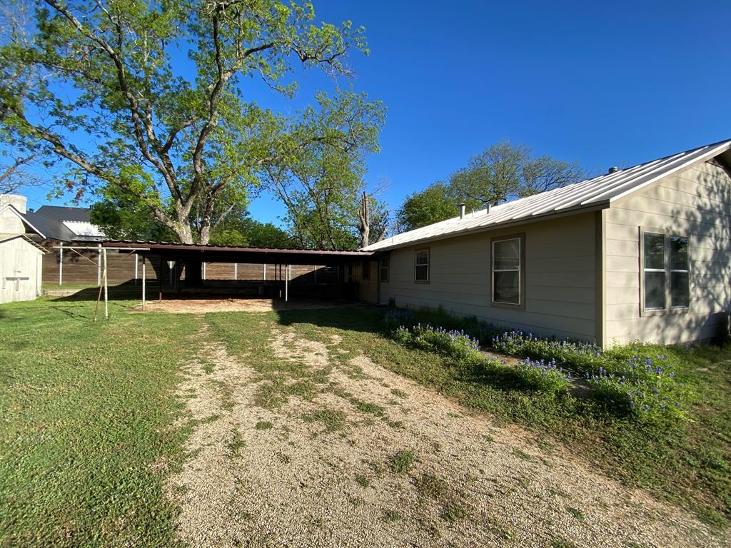 709 W Schubert St