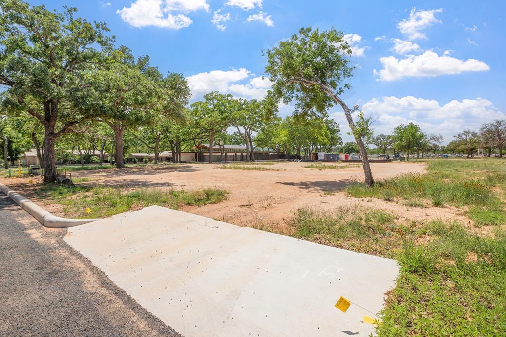 210 Woodcrest # 9