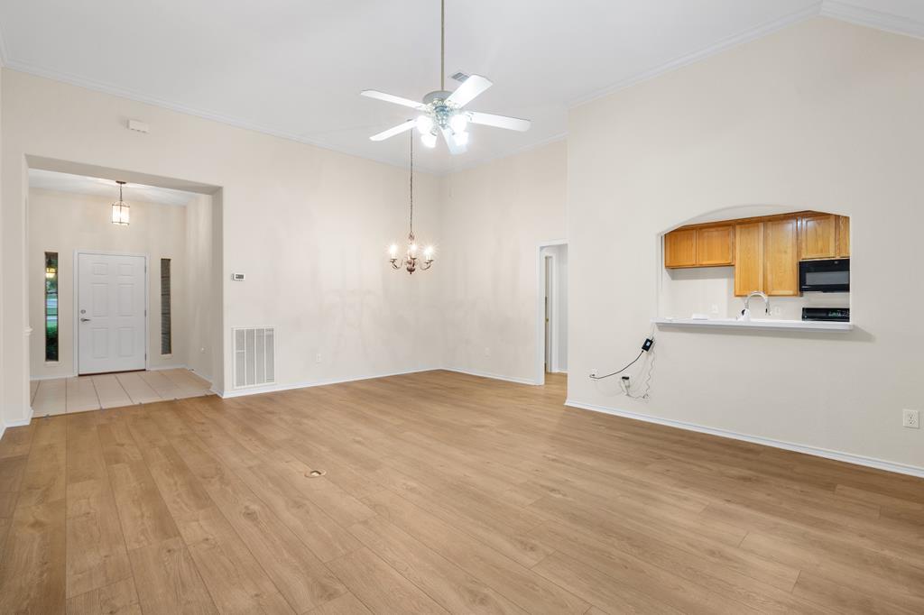 132 W Creekview Dr
