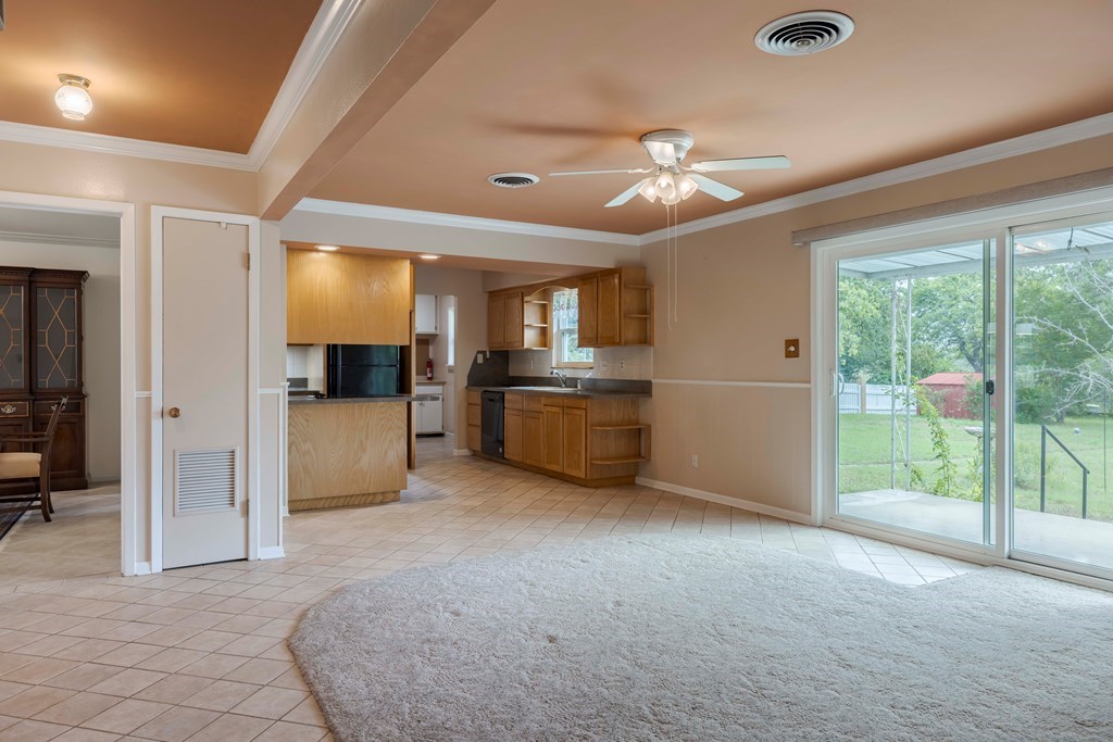 1206 Crenwelge Dr