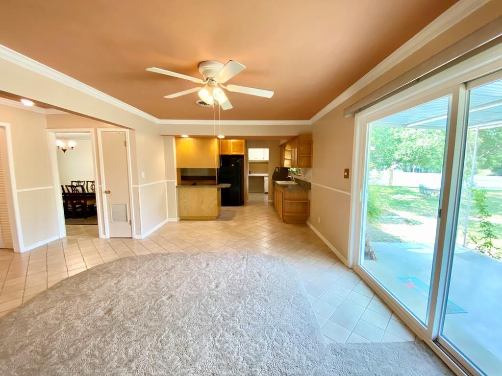 1206 Crenwelge Dr