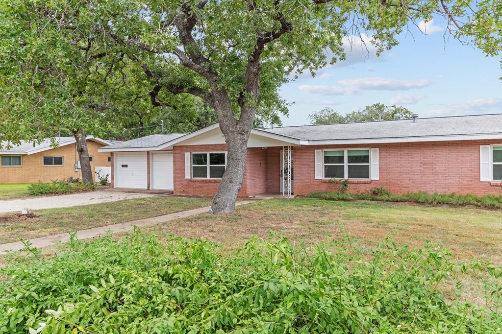1206 Crenwelge Dr