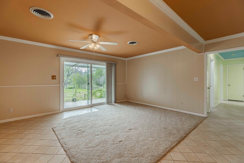 1206 Crenwelge Dr