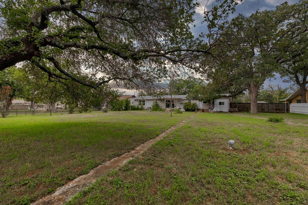 1206 Crenwelge Dr