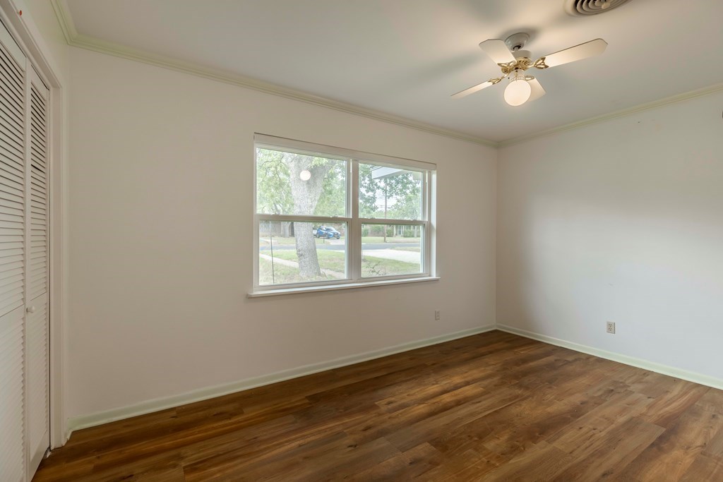 1206 Crenwelge Dr