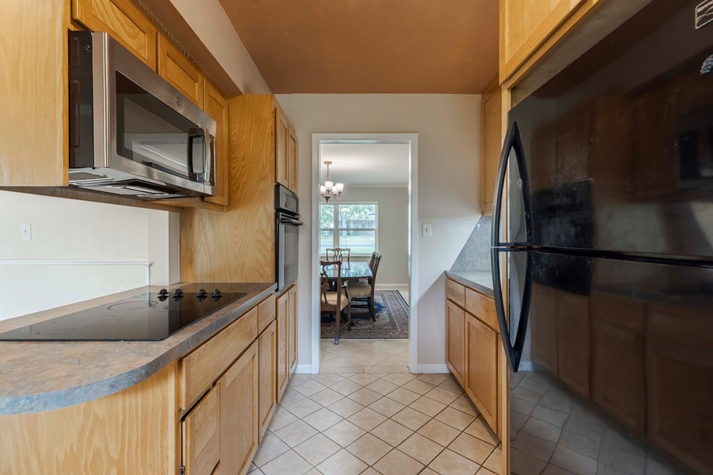1206 Crenwelge Dr