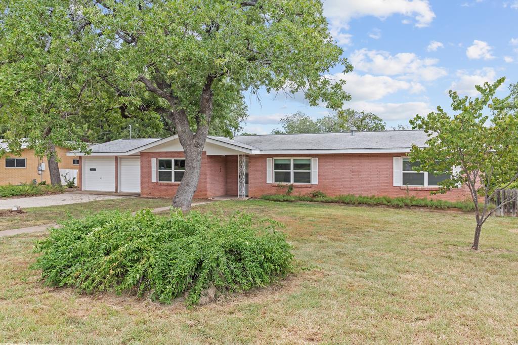 1206 Crenwelge Dr