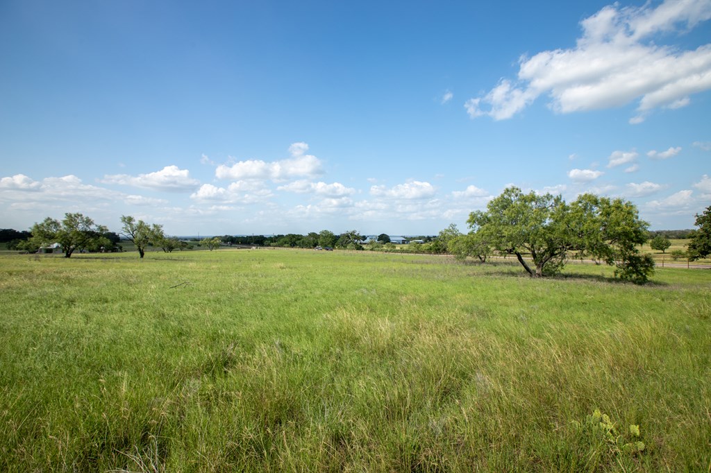 534 Ranch Rd 1376
