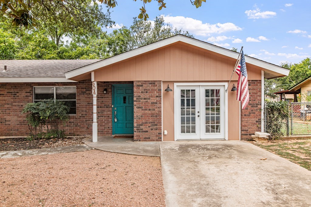 604 N Bowie