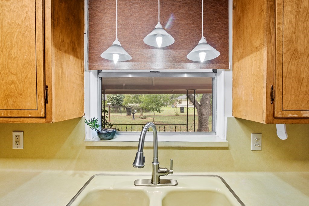 604 N Bowie