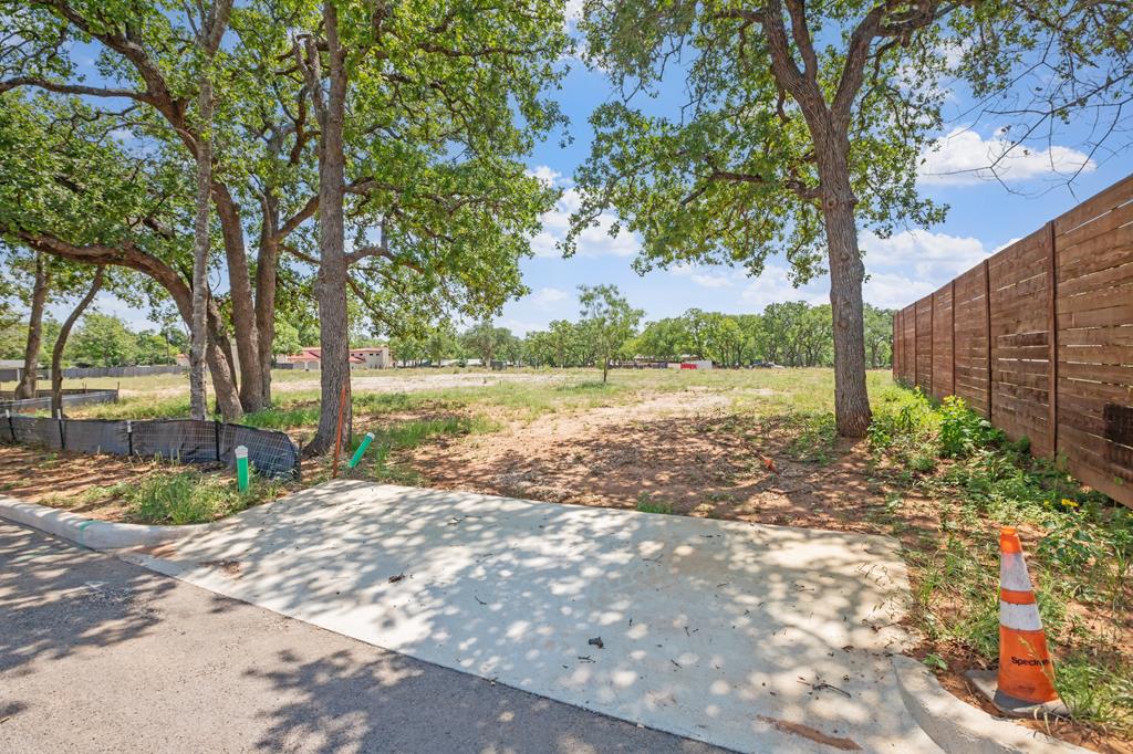 1009 W Travis St # 4