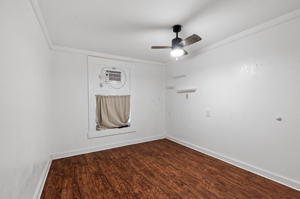 511 S Live Oak St