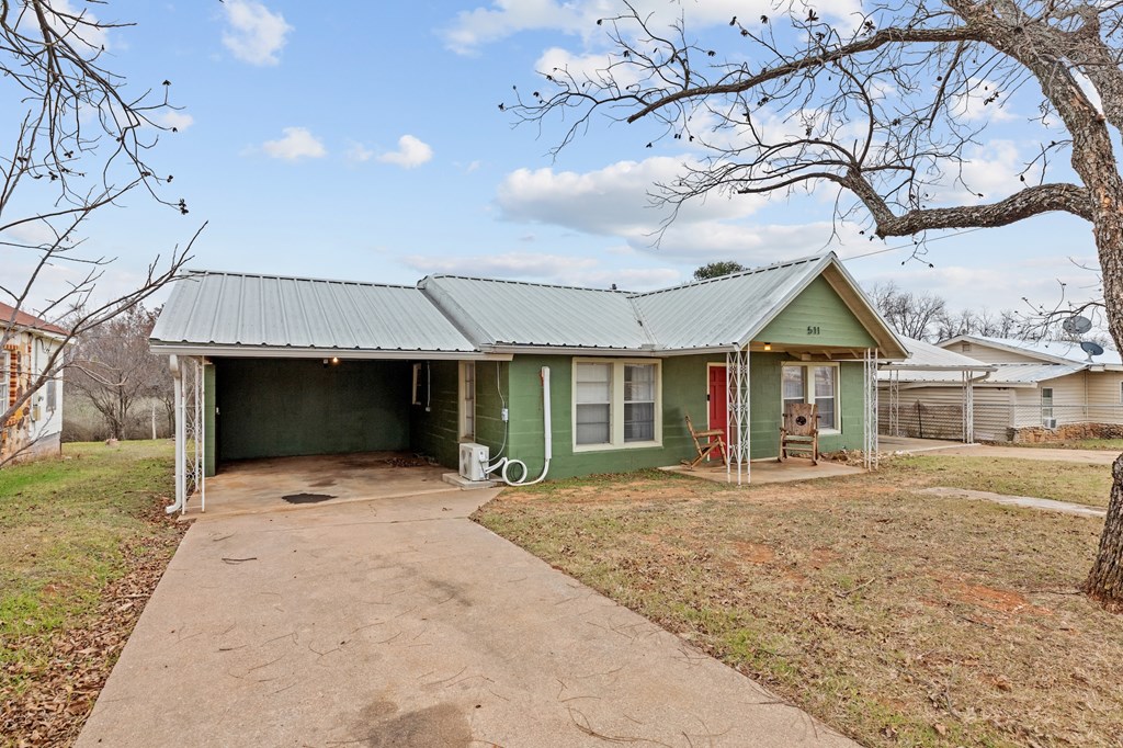 511 S Live Oak St