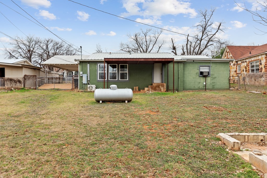 511 S Live Oak St