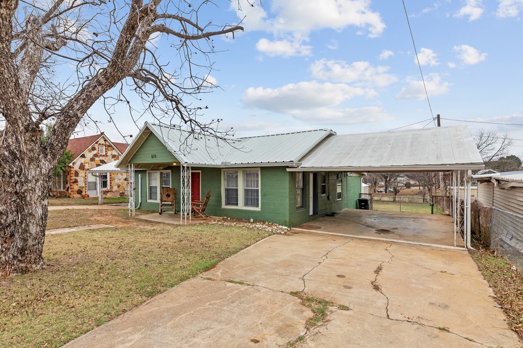 511 S Live Oak St