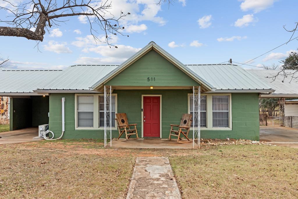 511 S Live Oak St